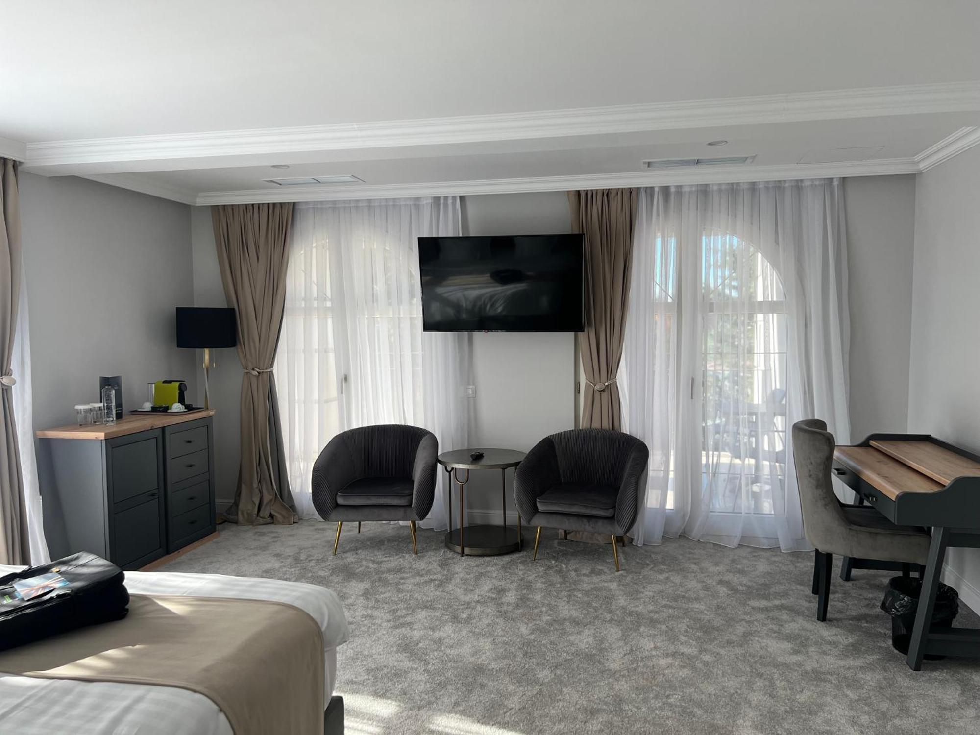 Lacul Verde Resort Плоешти Экстерьер фото