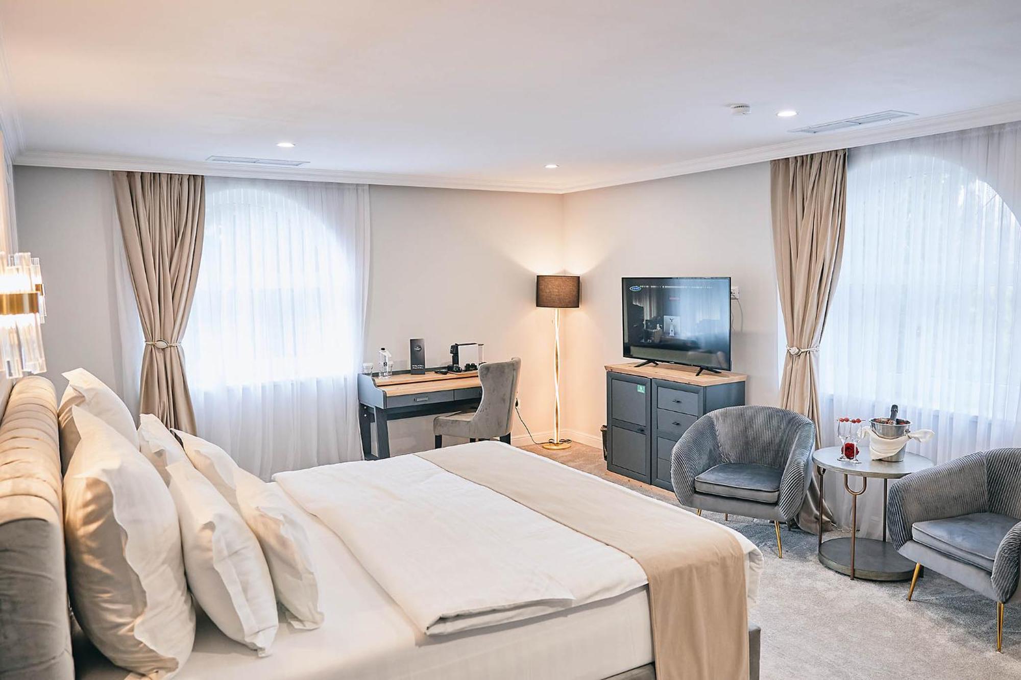 Lacul Verde Resort Плоешти Экстерьер фото